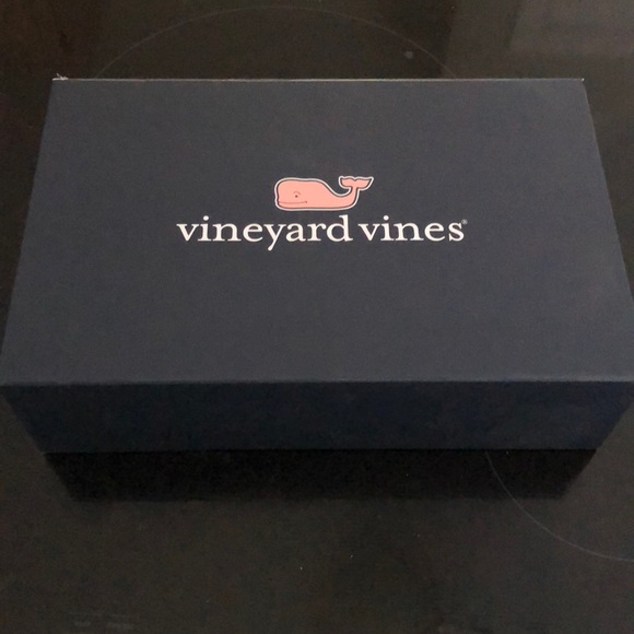 Vineyard Vines box - Picture 1 of 3